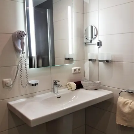 بيت ضيافة Landgasthof/landhaus Waldlust 3*